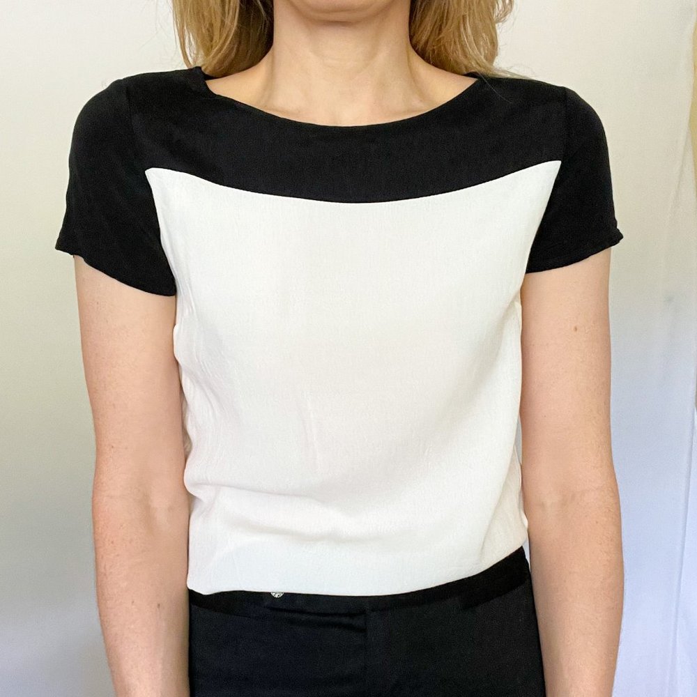 Banana Republic Black & White Colorblock Silky Short-Sleeved Blouse
